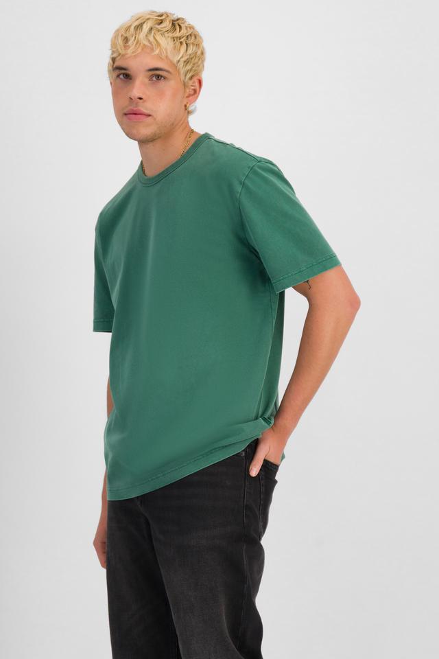 TOBIAS (He/Him) wears size M and is 187cm tall with 93cm chest and 78cm waist