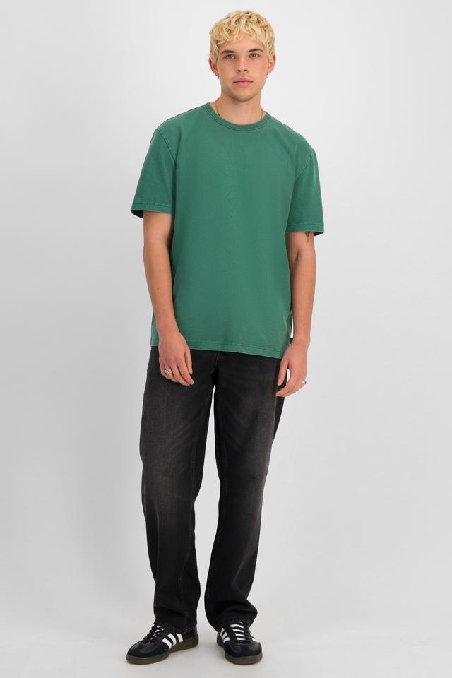 TOBIAS (He/Him) wears size M and is 187cm tall with 93cm chest and 78cm waist
