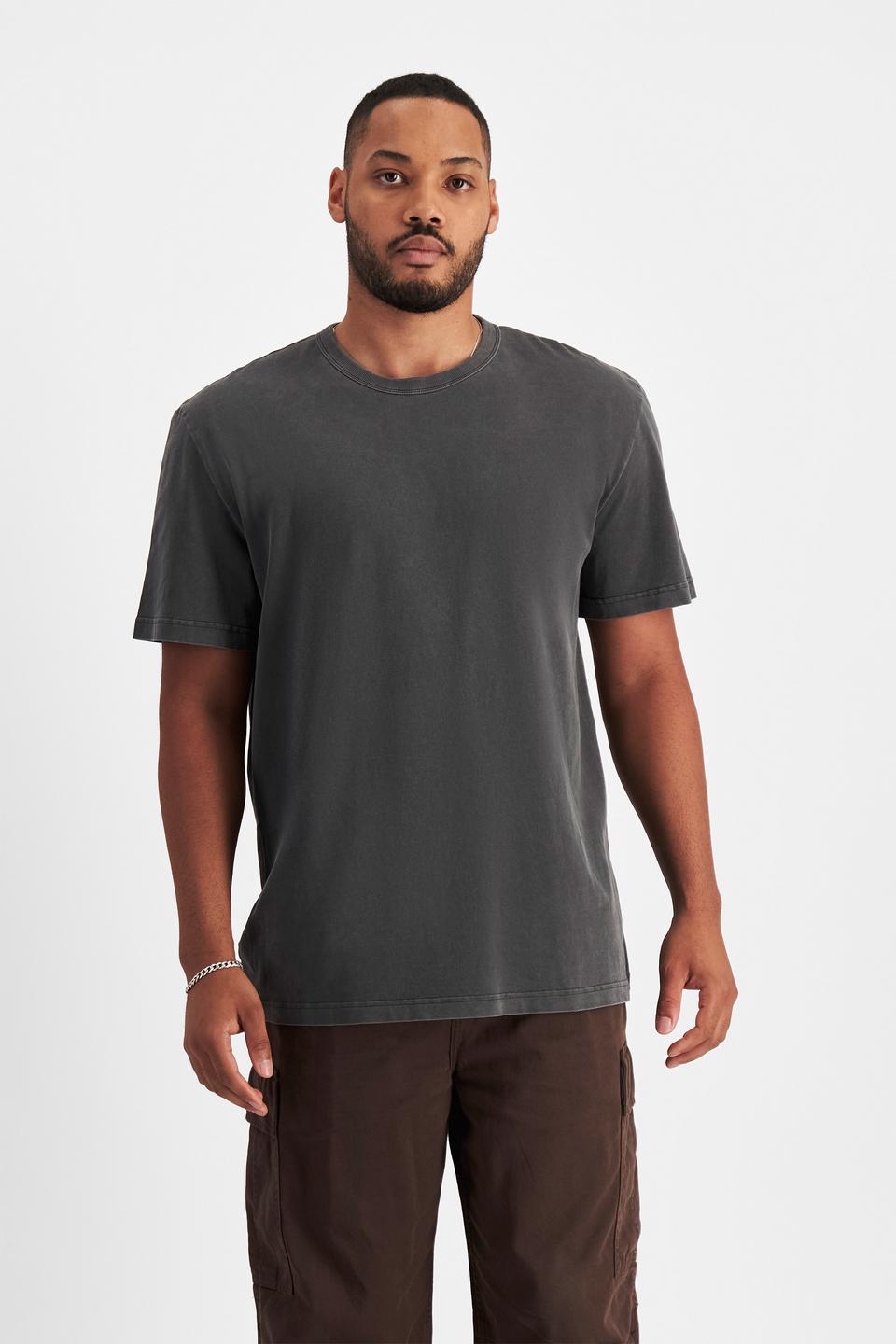 Jason (He/Him) wears size XL and is 194cm tall with 93cm chest and 113cm waist