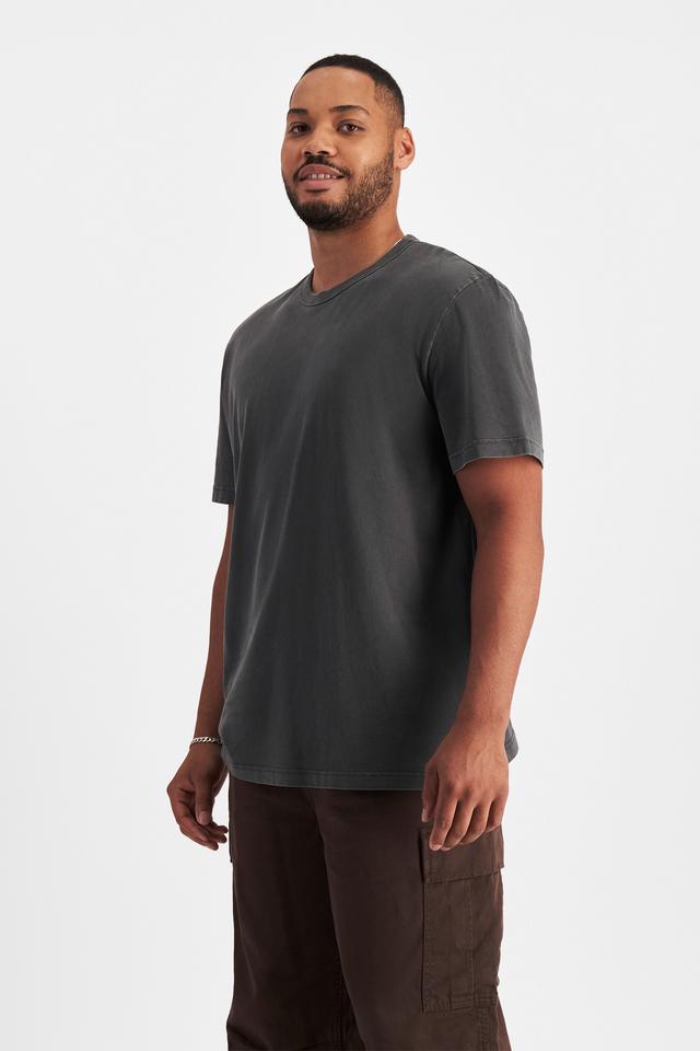 Jason (He/Him) wears size XL and is 194cm tall with 93cm chest and 113cm waist