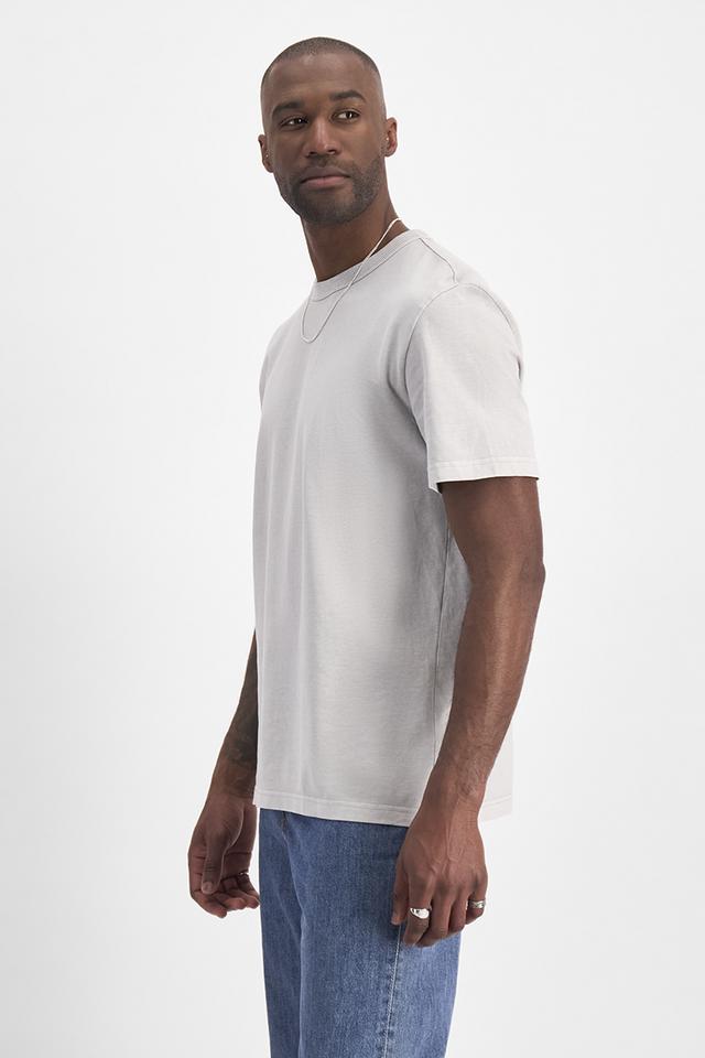 Paoulo (He/Him) wears size Medium and is 188cm tall with 98cm chest and 79cm waist
