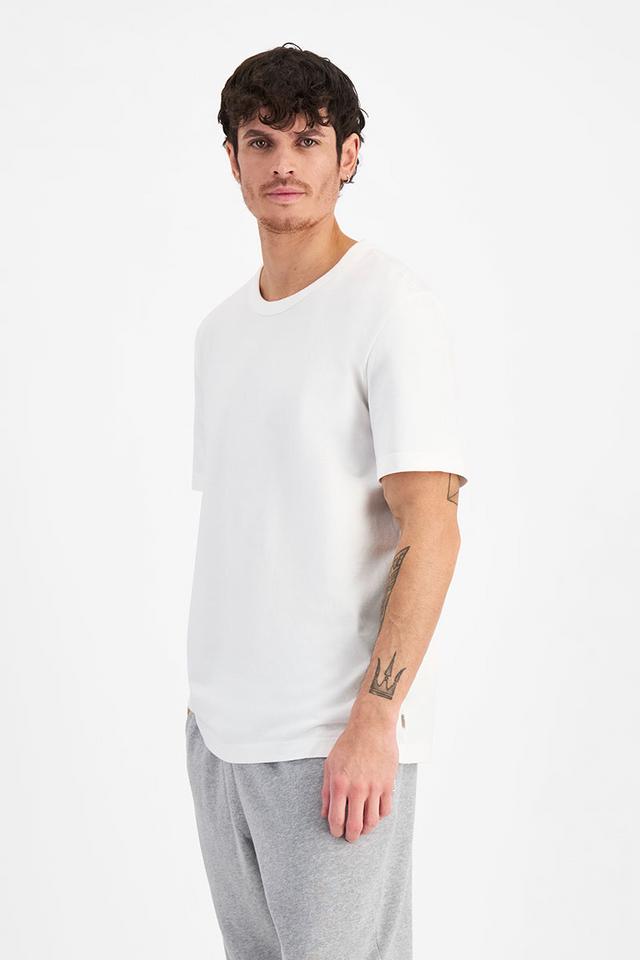 Luke (He/Him) wears size Medium and is 184cm tall