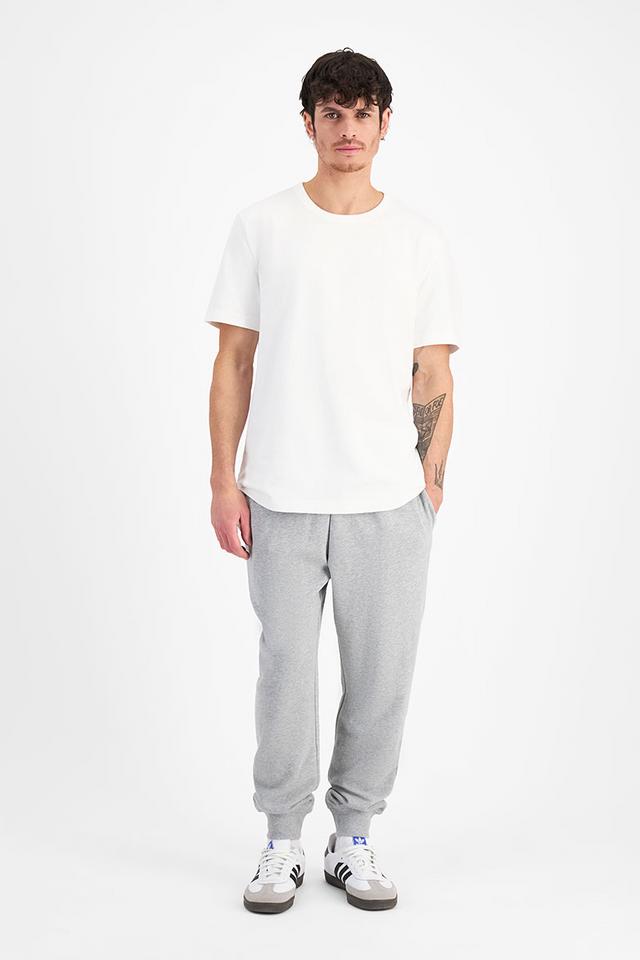 Luke (He/Him) wears size Medium and is 184cm tall