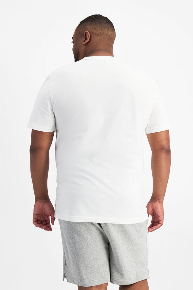 Jonathan (He/Him) wears size XL and is 183cm tall with 124cm chest and 107cm waist