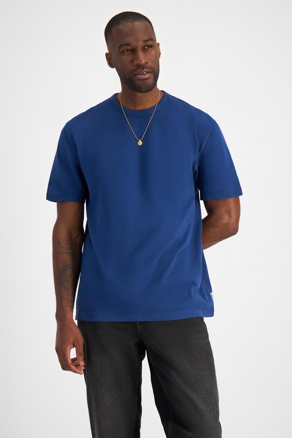 Paoulo (He/Him) wears size M and is 188cm tall with 98cm chest and 79cm waist