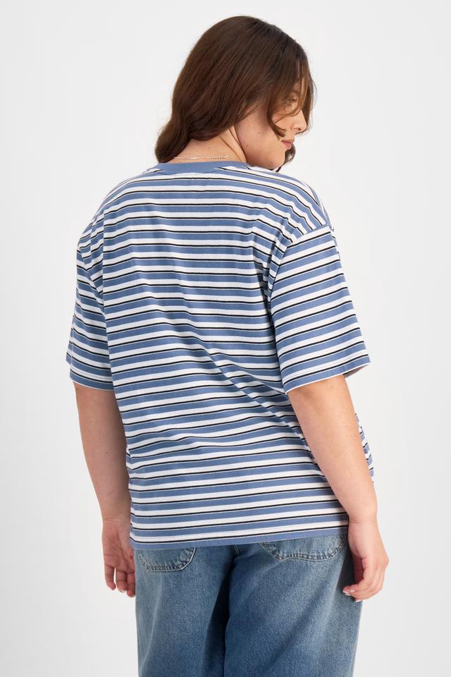 Bella (She/Her) wears size L and is 173cm tall with 95cm chest and 77cm waist