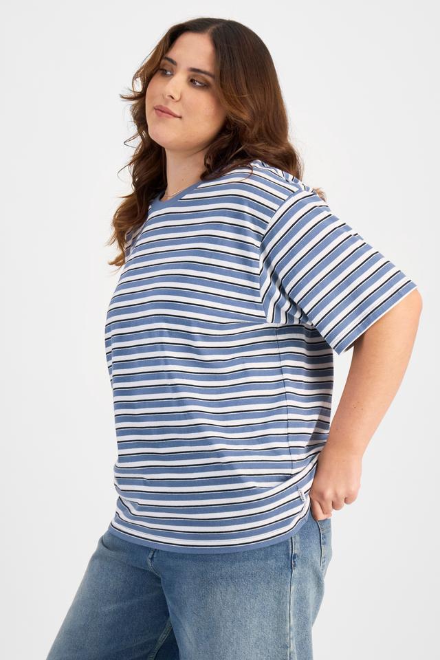 Bella (She/Her) wears size L and is 173cm tall with 95cm chest and 77cm waist