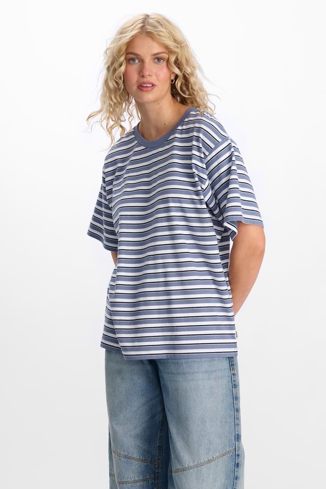 ASHA (She/Her) wears size S and is 176cm tall with 82cm chest and 65cm waist
