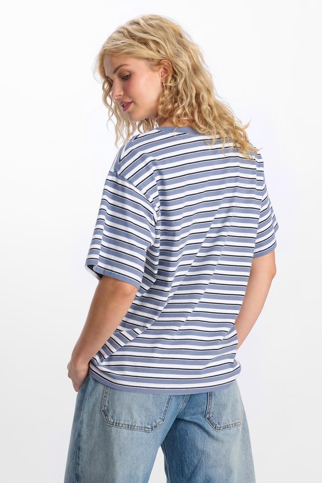 ASHA (She/Her) wears size S and is 176cm tall with 82cm chest and 65cm waist
