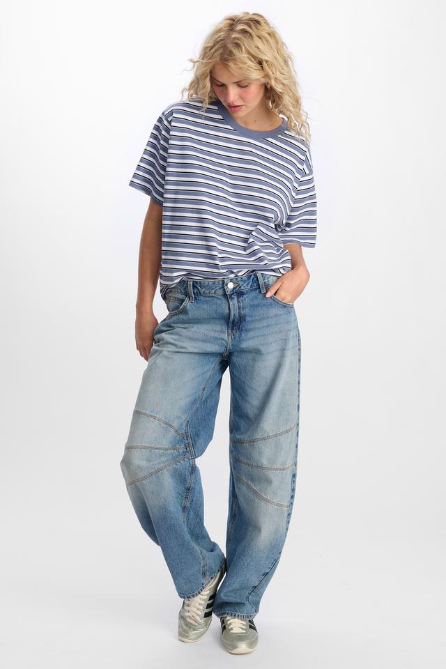 ASHA (She/Her) wears size S and is 176cm tall with 82cm chest and 65cm waist