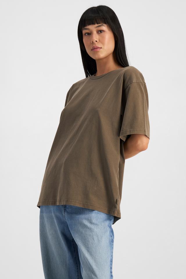 Nancy (She/Her) wears size S and is 170cm tall with 82cm chest and 64cm waist