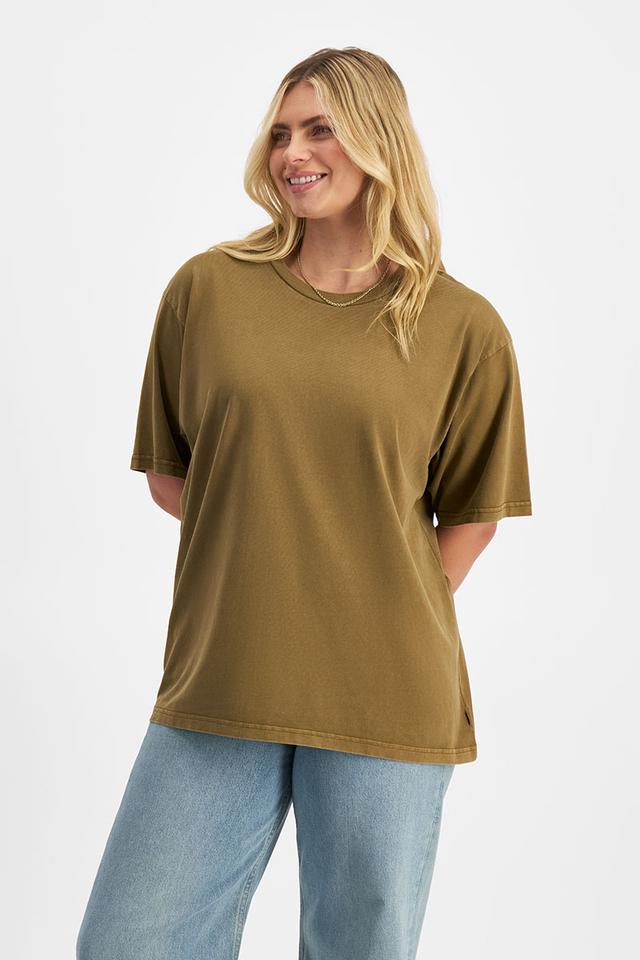 Zoe (She/Her) wears size Large and is 170cm tall with 98cm chest and 85cm waist