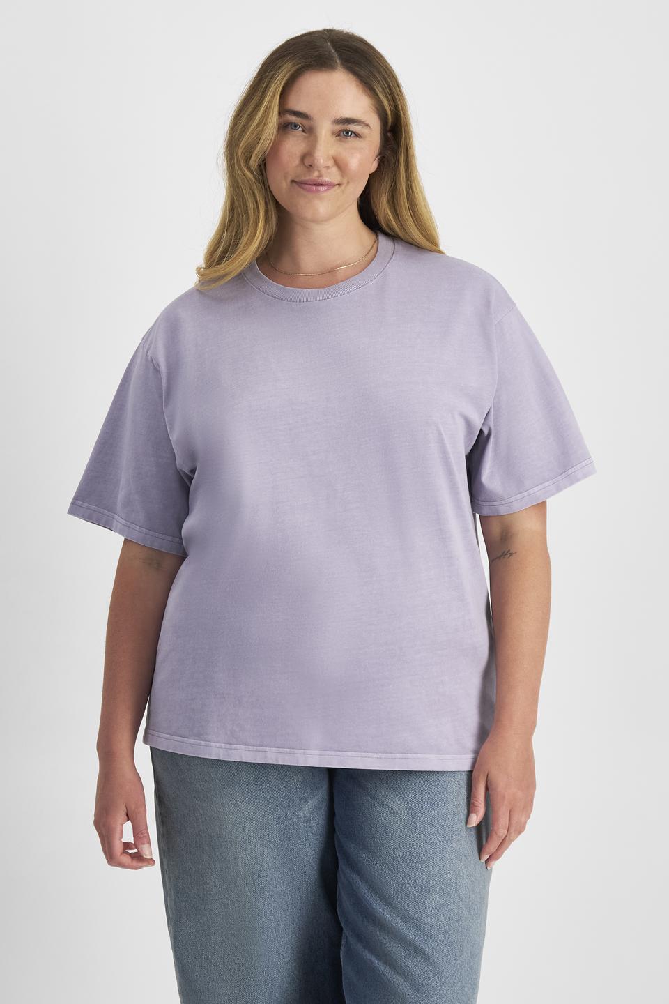 Chanel (She/Her) wears size L and is 176cm tall with 104cm chest and 89cm waist