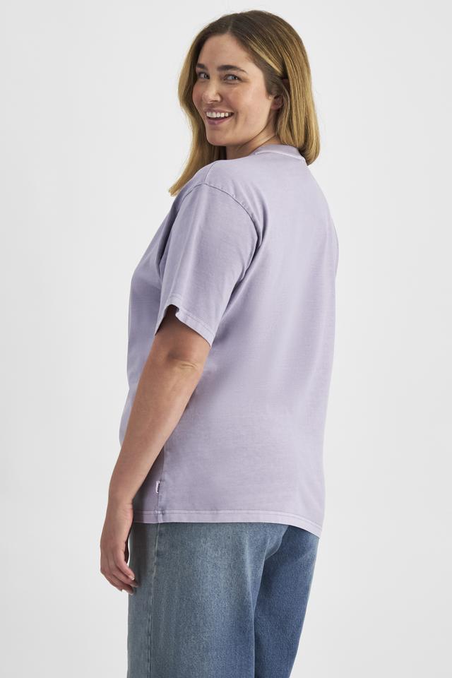 Chanel (She/Her) wears size L and is 176cm tall with 104cm chest and 89cm waist