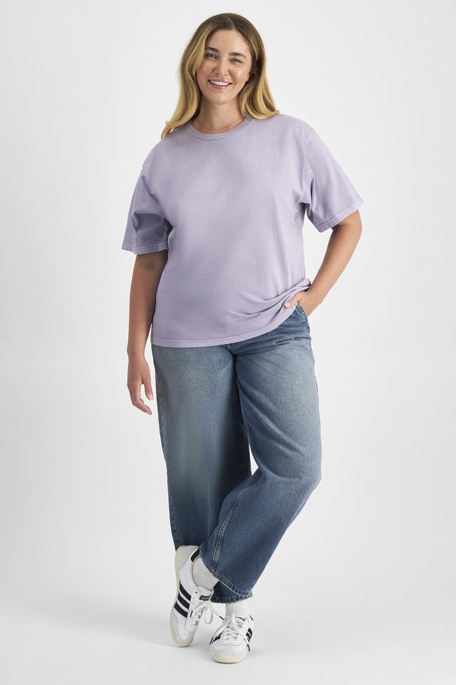 Chanel (She/Her) wears size L and is 176cm tall with 104cm chest and 89cm waist