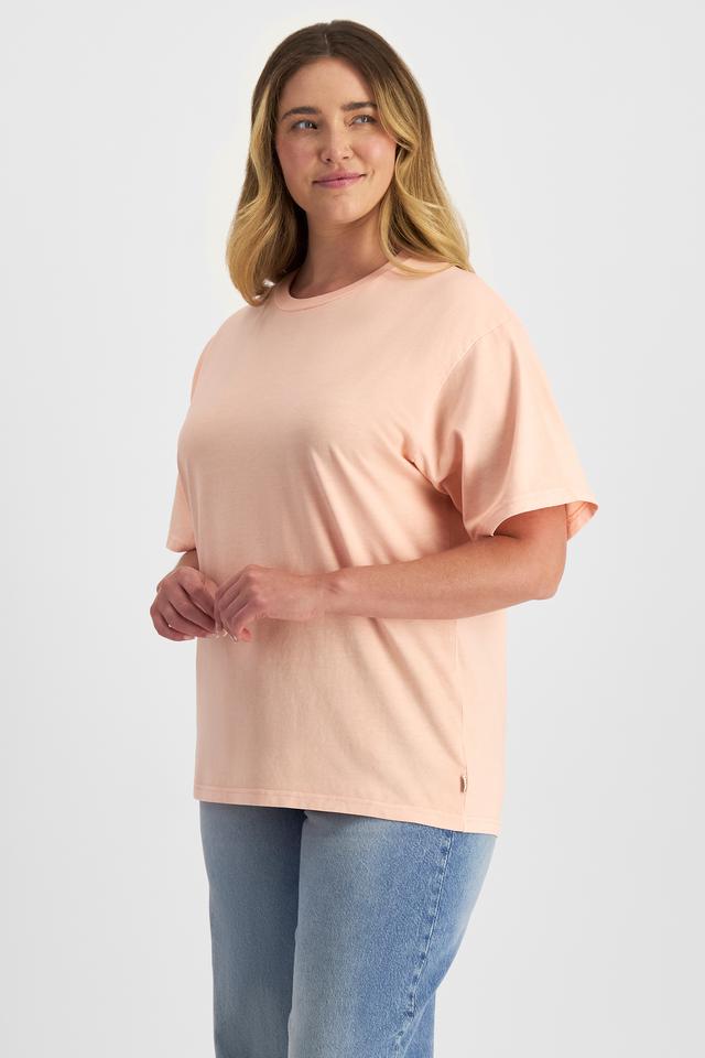 Chanel (She/Her) wears size L and is 176cm tall with 104cm chest and 89cm waist