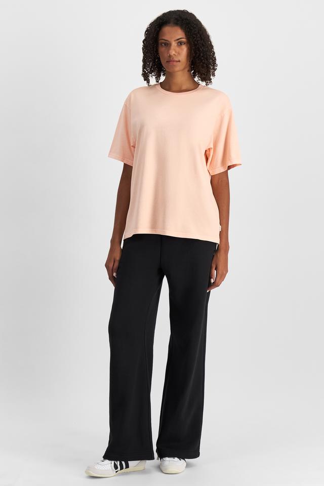 Norway (She/Her) wears size S and is 178cm tall with 82cm chest and 69cm waist