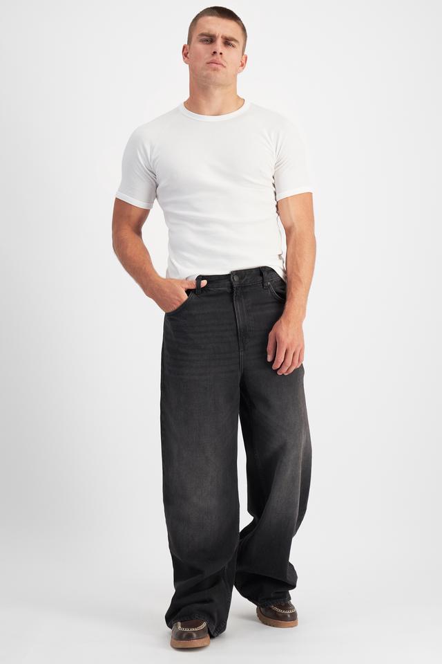Charlie (He/Him) Wears Size M And Is 183cm Tall With 104cm Chest And 85cm Waist