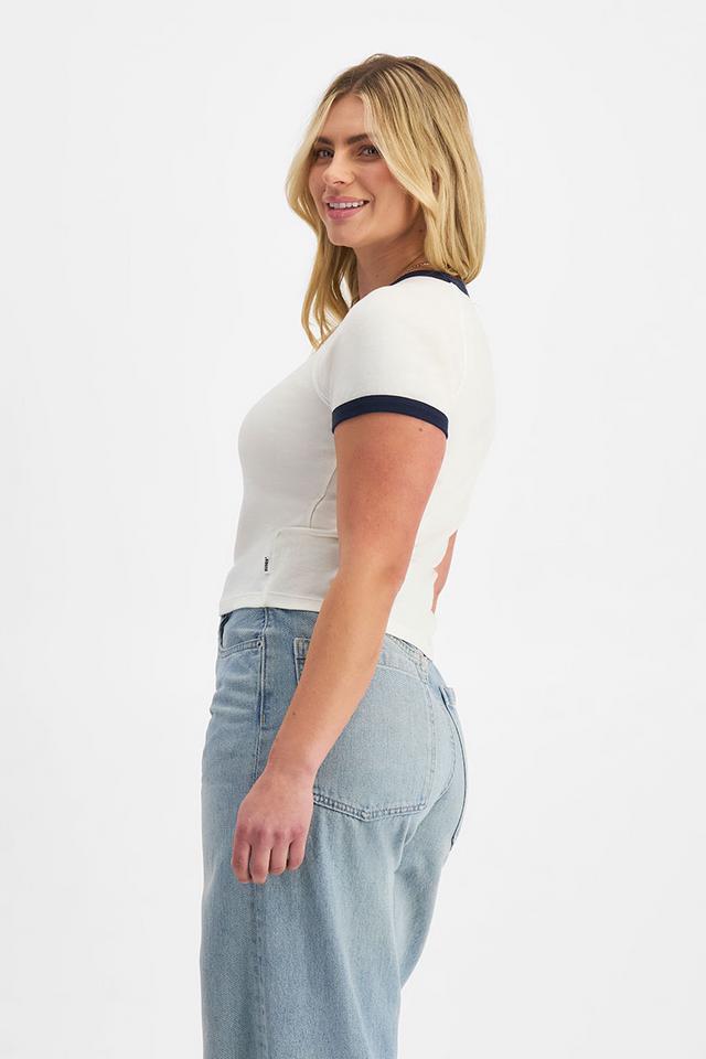 Zoe (She/Her) wears size Large and is 170cm tall with 98cm chest and 85cm waist