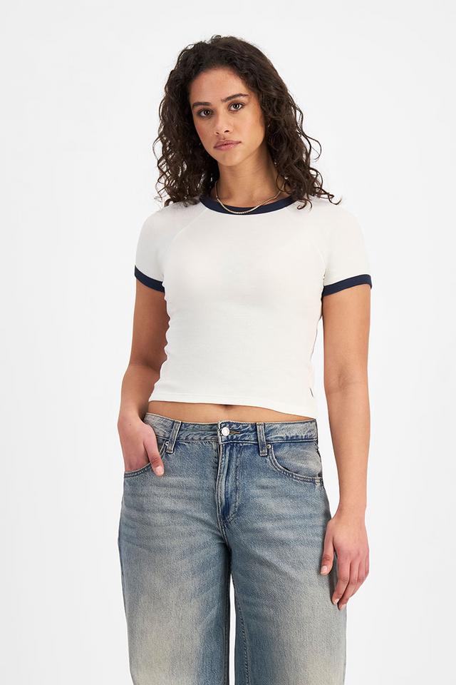 Laila (She/Her) wears size Small and is 180cm tall with 91cm chest and 74cm waist