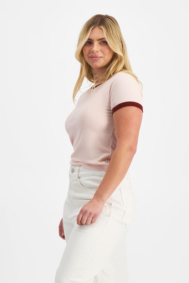 Zoe (She/Her) wears size Large and is 170cm tall with 98cm chest and 85cm waist