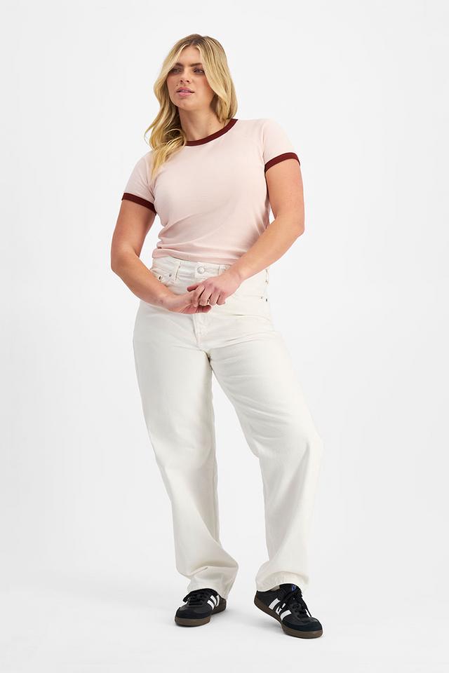 Zoe (She/Her) wears size Large and is 170cm tall with 98cm chest and 85cm waist