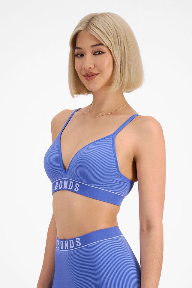 Rhiannan (She/Her) wears size 10 and is 175cm tall