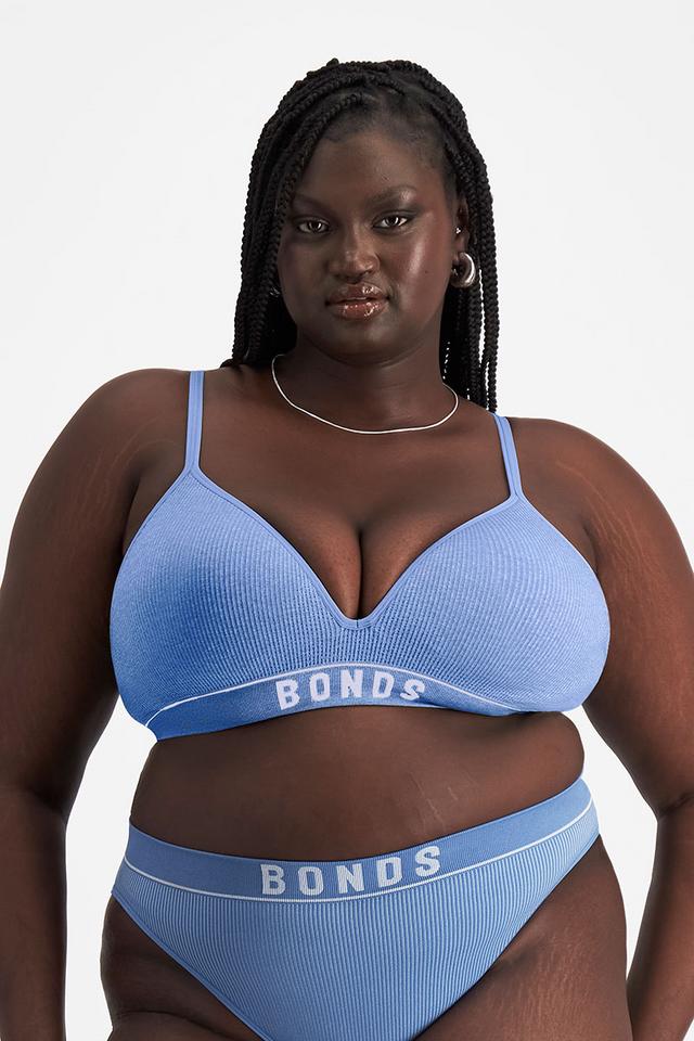 Nyapal (She/Her) wears size 18 and is 182cm tall with 121cm chest and 111cm waist