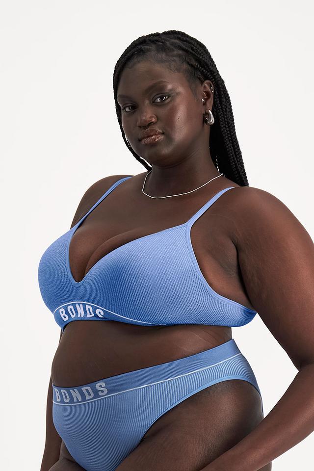 Nyapal (She/Her) wears size 18 and is 182cm tall with 121cm chest and 111cm waist