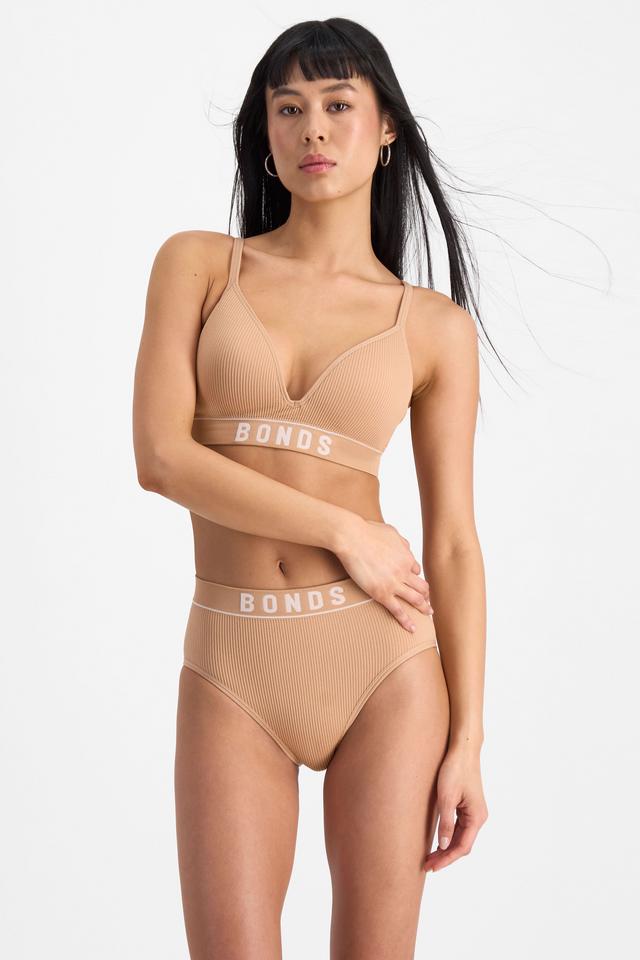 Nancy (She/Her) wears size S and is 170cm tall with 82cm chest and 64cm waist