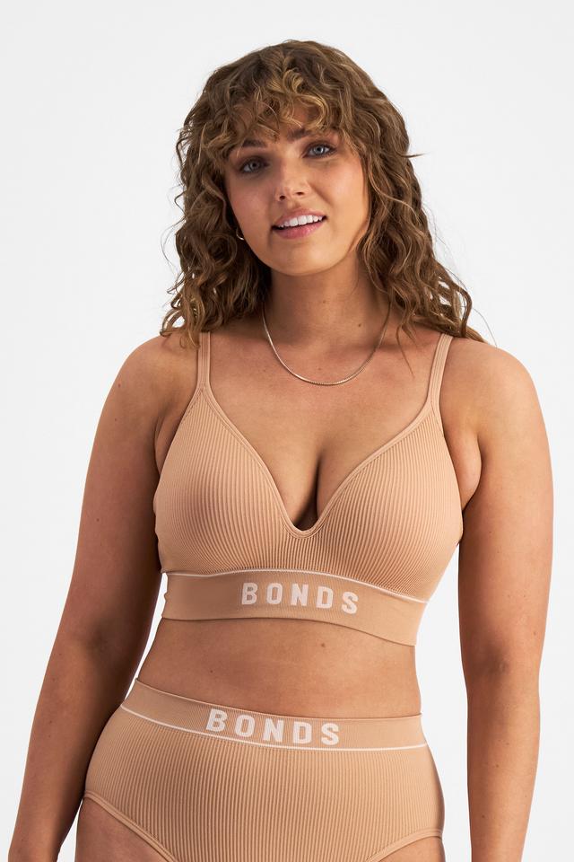 Ella (She/Her) wears size L and is 171cm tall with 93cm chest and 76cm waist