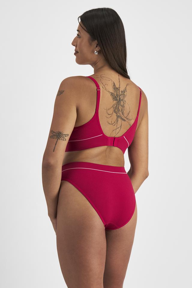 Leah (She/Her) wears size 14DD