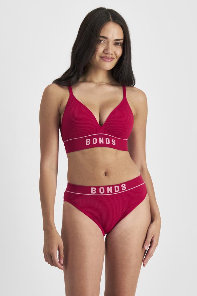 Portia (She/Her) wears size S and is 171cm tall with 80cm chest and 64cm waist