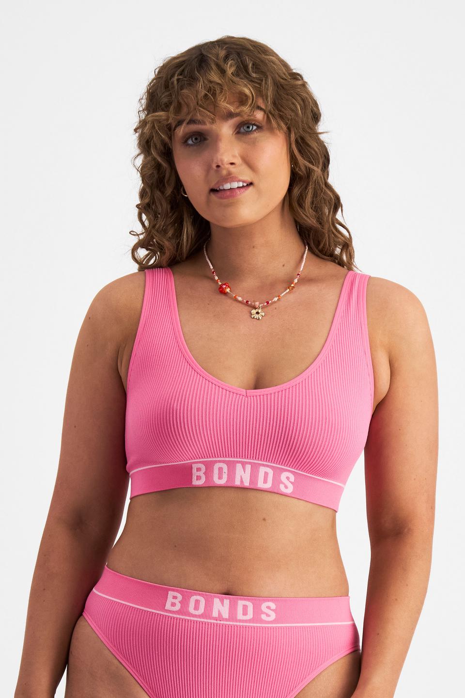 Ella (She/Her) wears size L and is 171cm tall with 93cm chest and 76cm waist