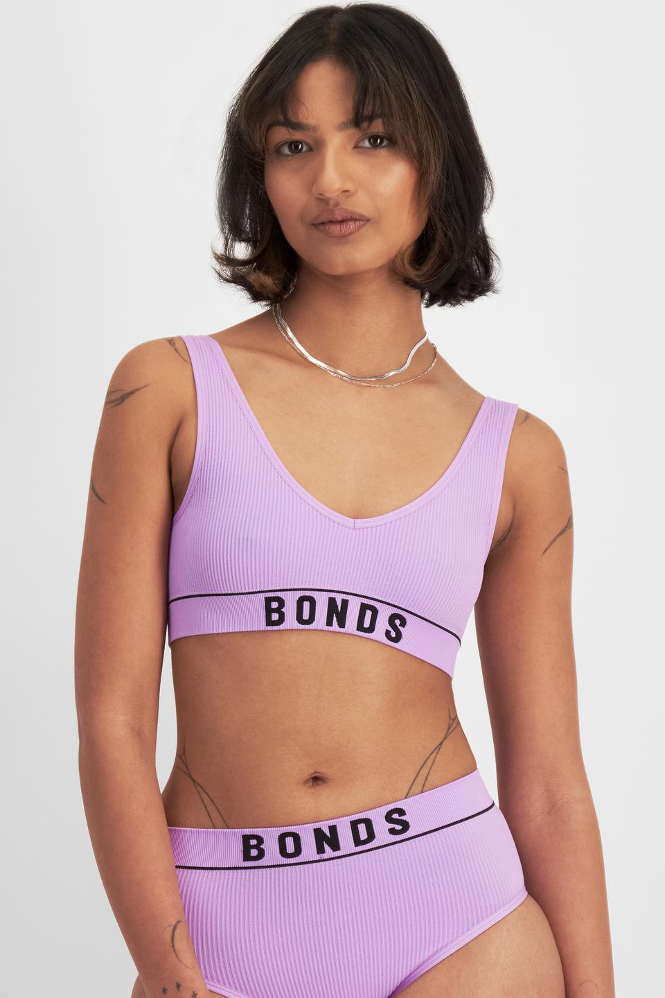 Nickila (She/Her) wears size 10 and is 171cm tall with 77cm chest and 68cm waist