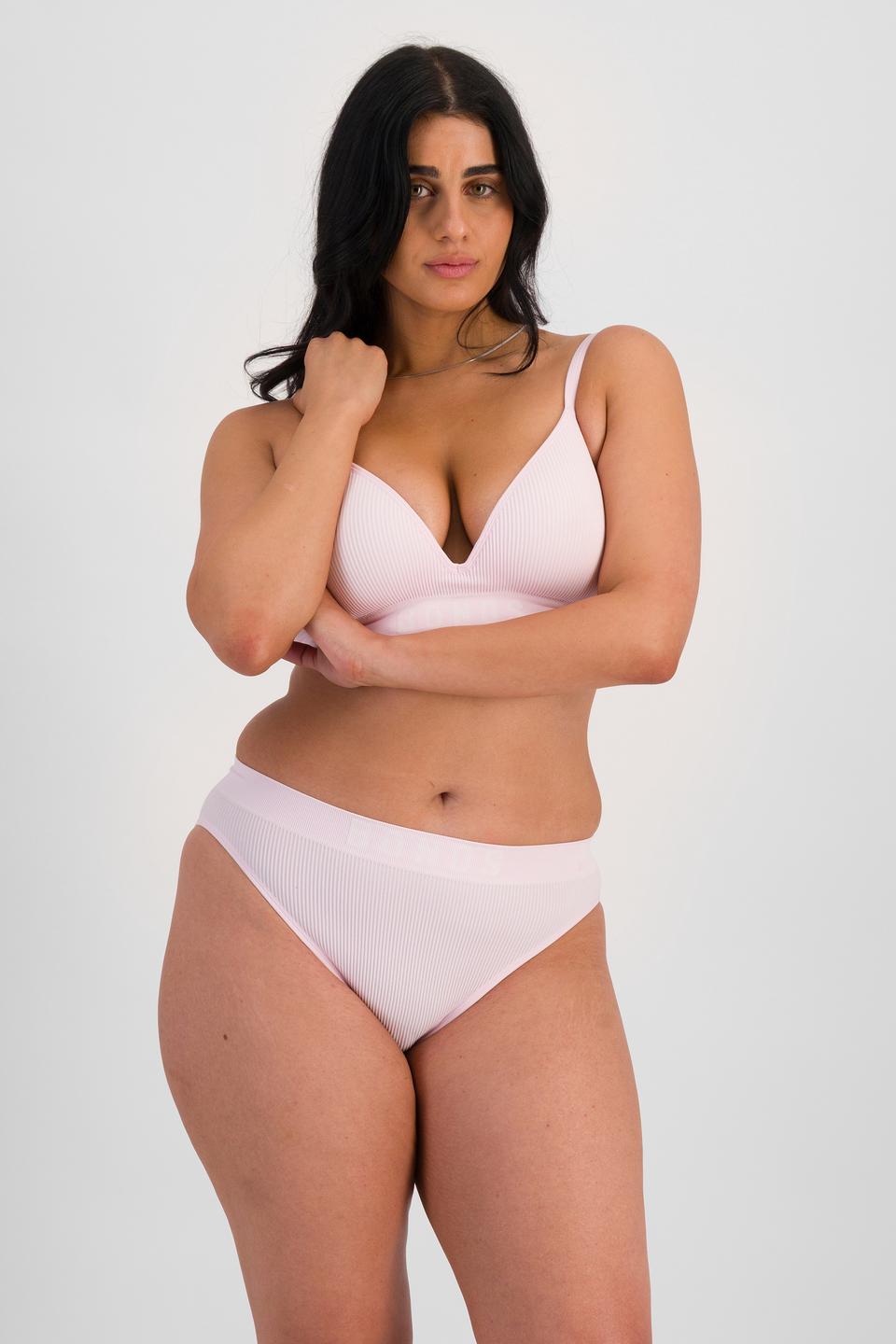 Grace (She/Her) wears size 14 and is 170cm tall with 97.8cm chest and 82.6cm waist
