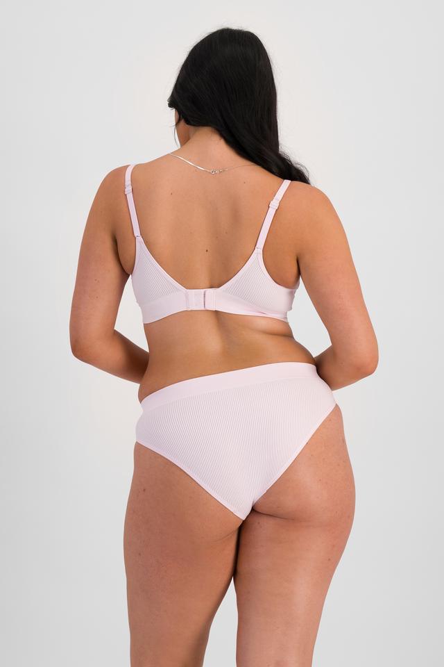 Grace (She/Her) wears size 14 and is 170cm tall with 97.8cm chest and 82.6cm waist