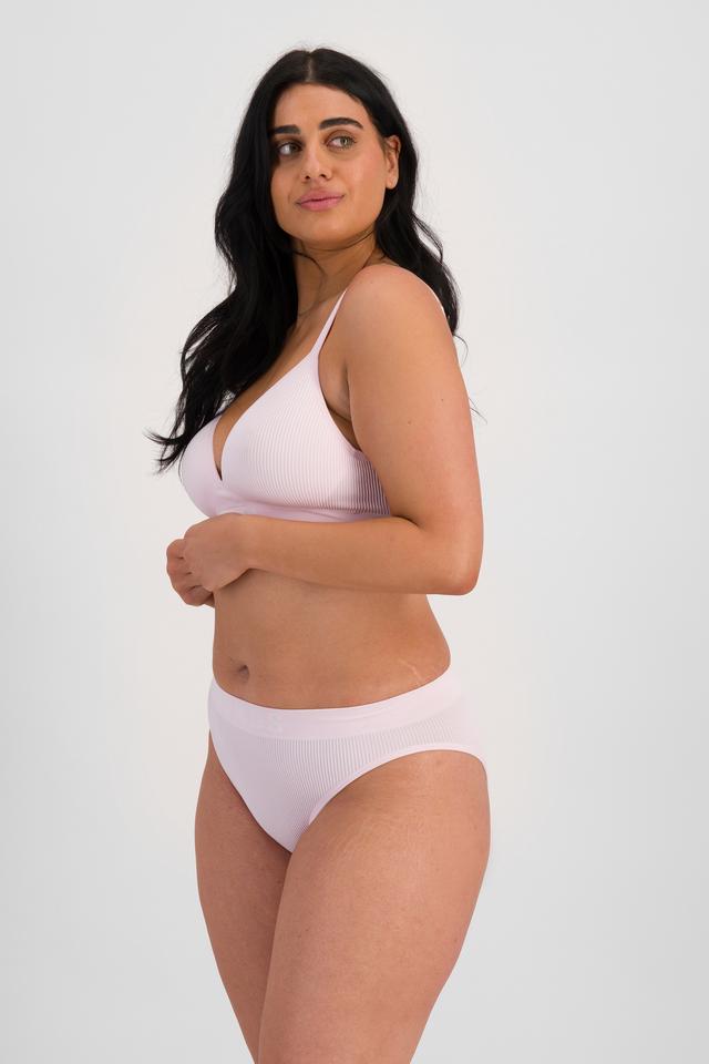 Grace (She/Her) wears size 14 and is 170cm tall with 97.8cm chest and 82.6cm waist