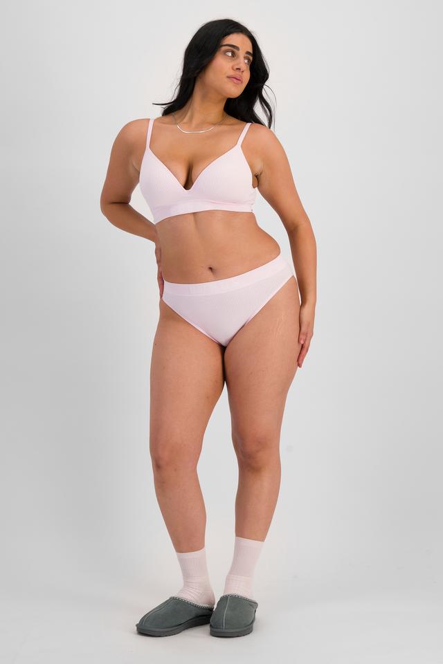 Grace (She/Her) wears size 14 and is 170cm tall with 97.8cm chest and 82.6cm waist