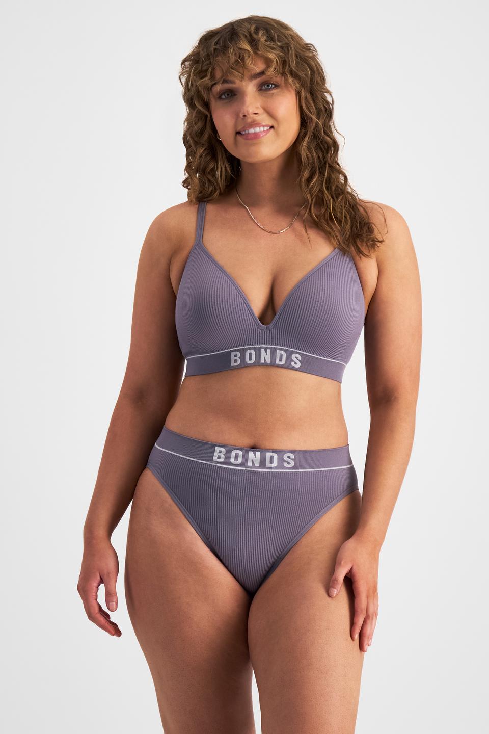 Ella (She/Her) wears size L and is 171cm tall with 93cm chest and 76cm waist
