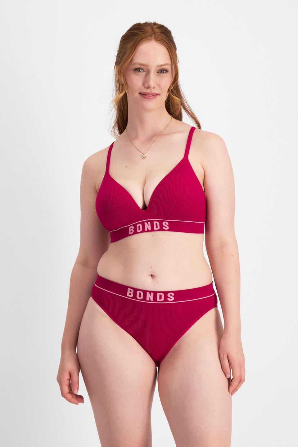 Martine (She/Her) wears size 14 and is 175cm tall with 82cm chest and 76cm waist