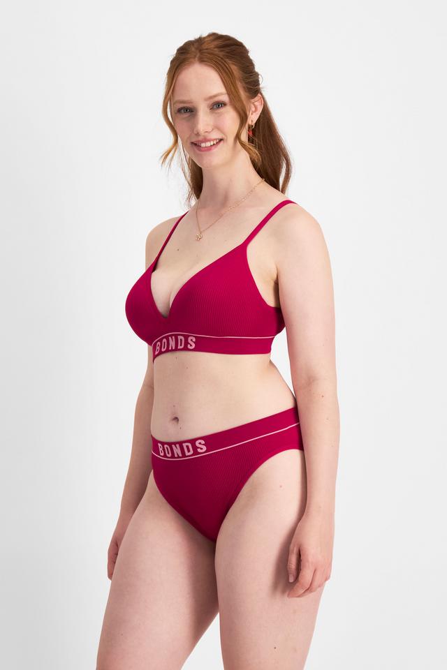 Martine (She/Her) wears size 14 and is 175cm tall with 82cm chest and 76cm waist
