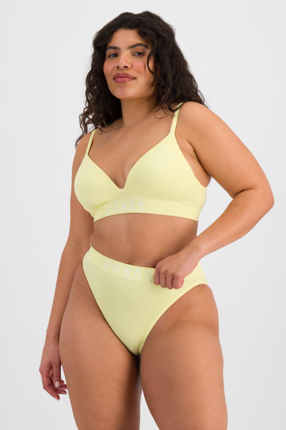Laura (She/Her) wears size 14 and is 165cm tall with 94cm chest and 76cm waist