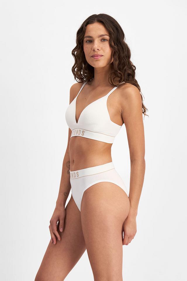 Steph (She/Her) wears size 10 and is 170cm tall with 81cm chest and 66cm waist