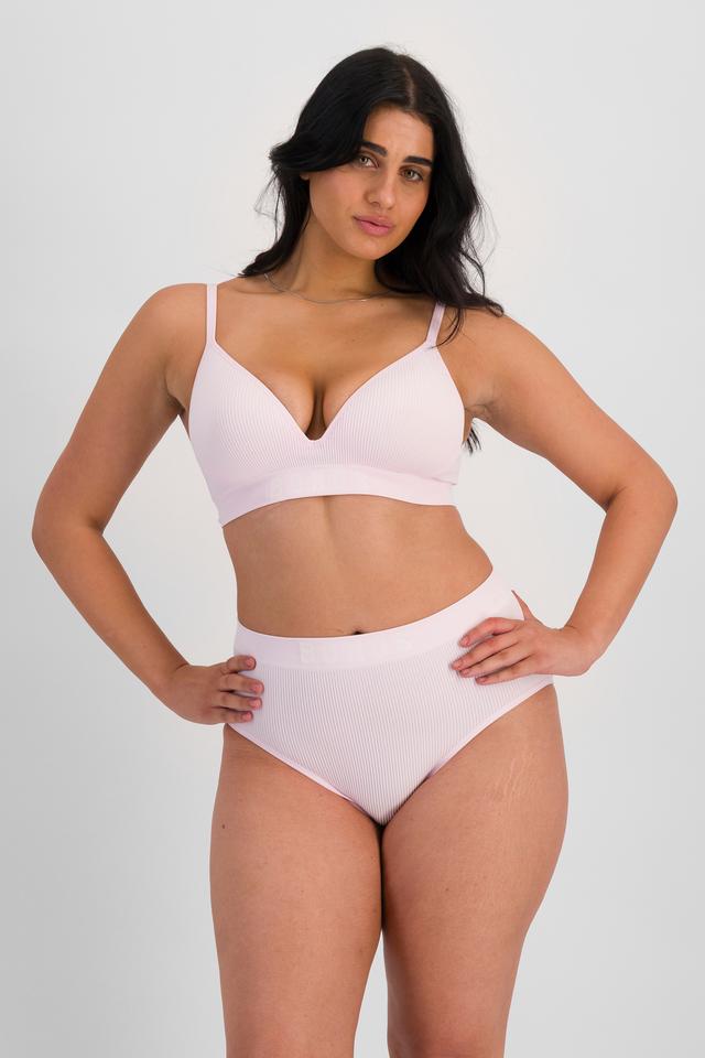 Grace (She/Her) wears size 14 and is 170cm tall with 97.8cm chest and 82.6cm waist