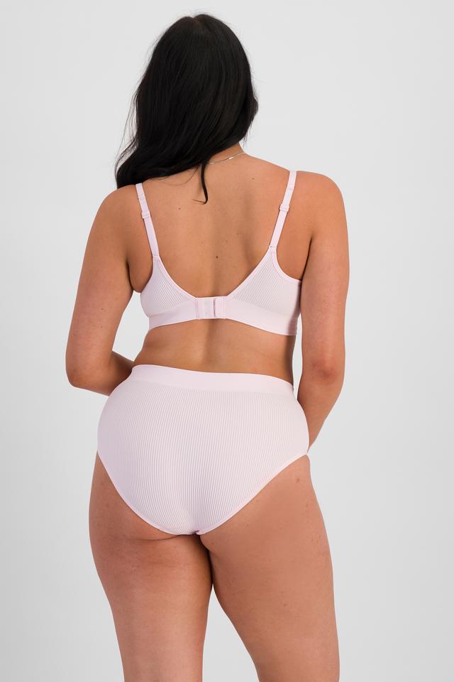 Grace (She/Her) wears size 14 and is 170cm tall with 97.8cm chest and 82.6cm waist