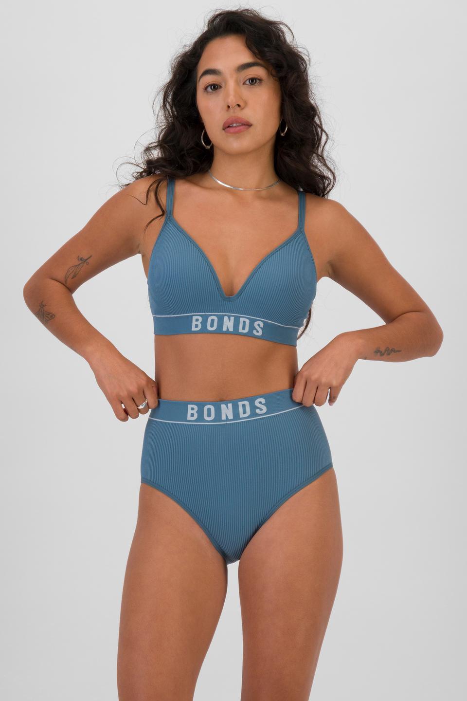Mercedes (She/Her) wears size 10 and is 166cm tall with 81cm chest and 69cm waist