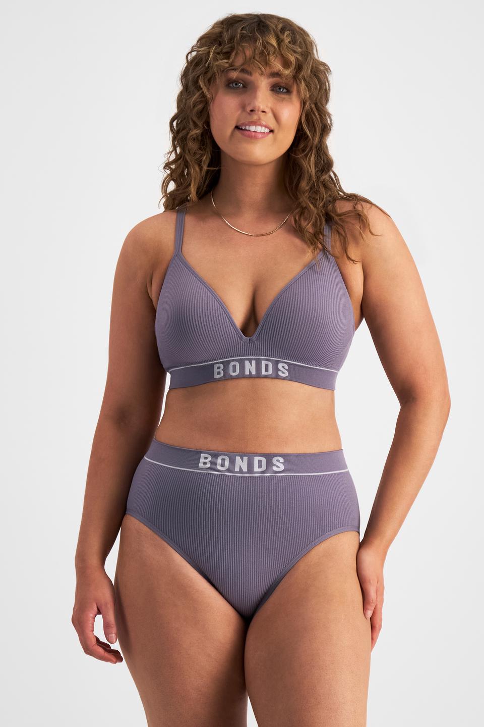Ella (She/Her) wears size L and is 171cm tall with 93cm chest and 76cm waist