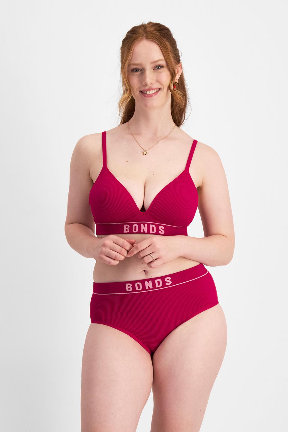 Martine (She/Her) wears size 14 and is 175cm tall with 82cm chest and 76cm waist