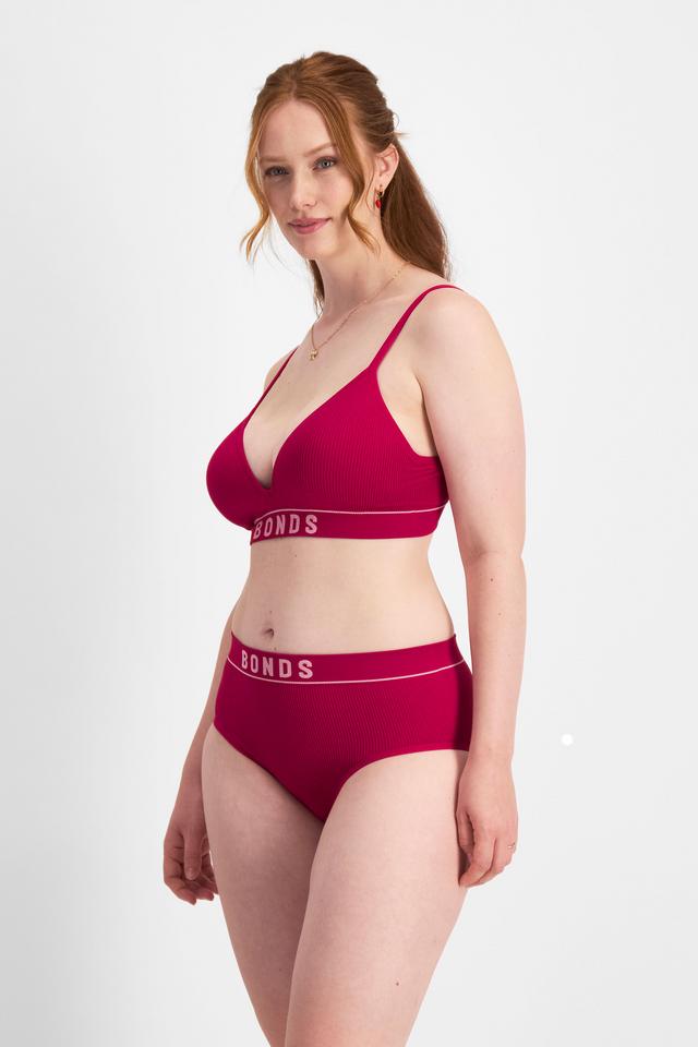 Martine (She/Her) wears size 14 and is 175cm tall with 82cm chest and 76cm waist